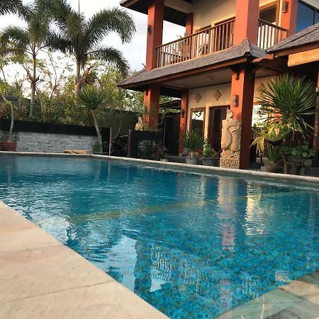 Villa Kenanga In Meninting By The Beach 마타람 외부 사진