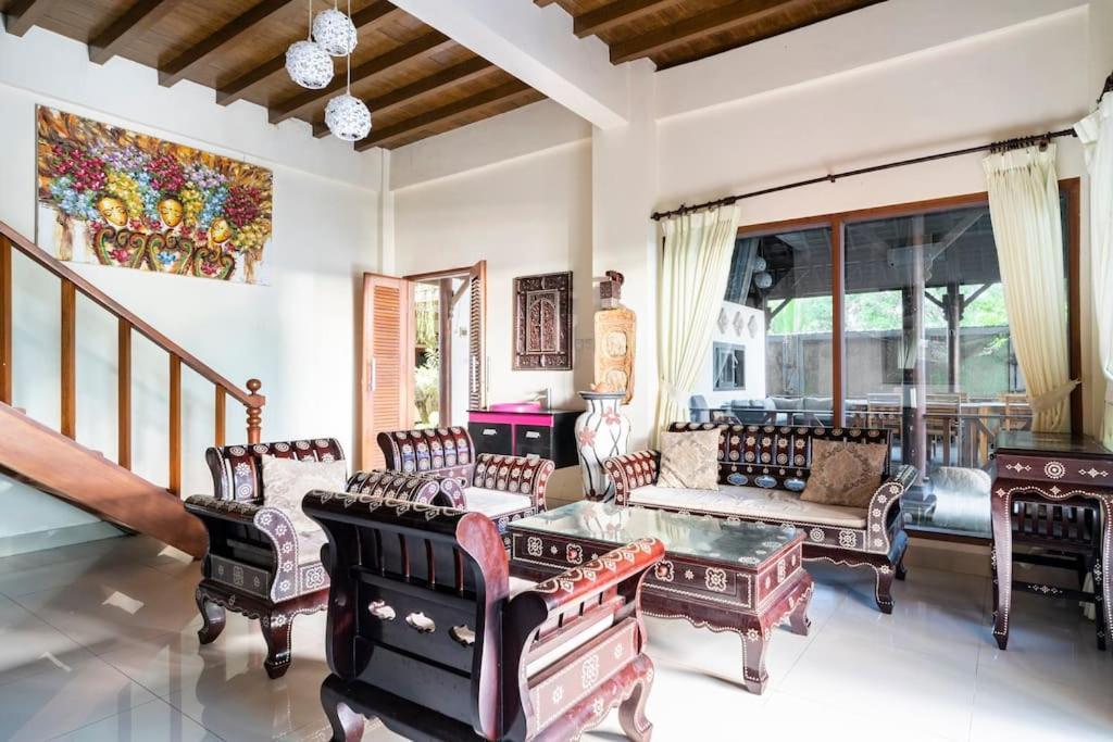 Villa Kenanga In Meninting By The Beach 마타람 외부 사진