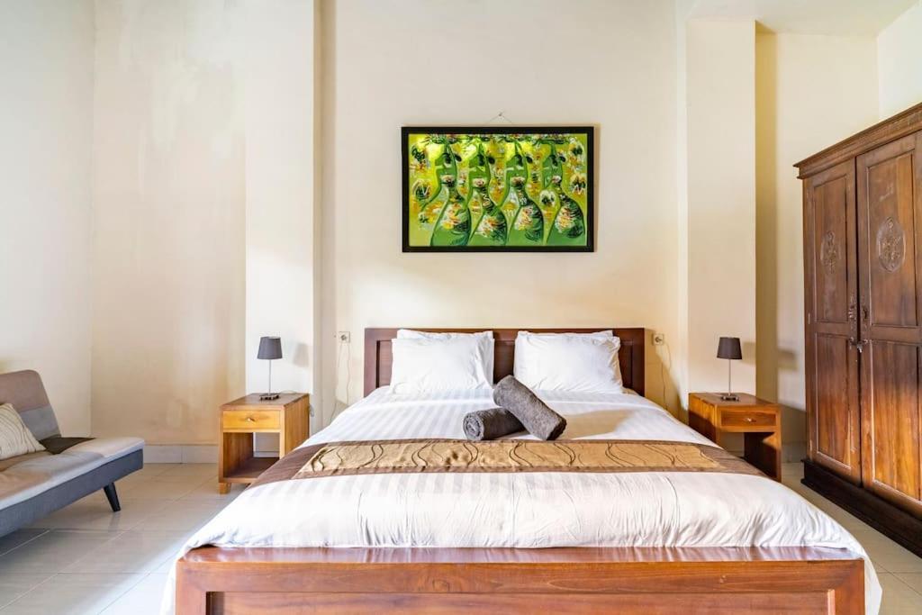 Villa Kenanga In Meninting By The Beach 마타람 외부 사진
