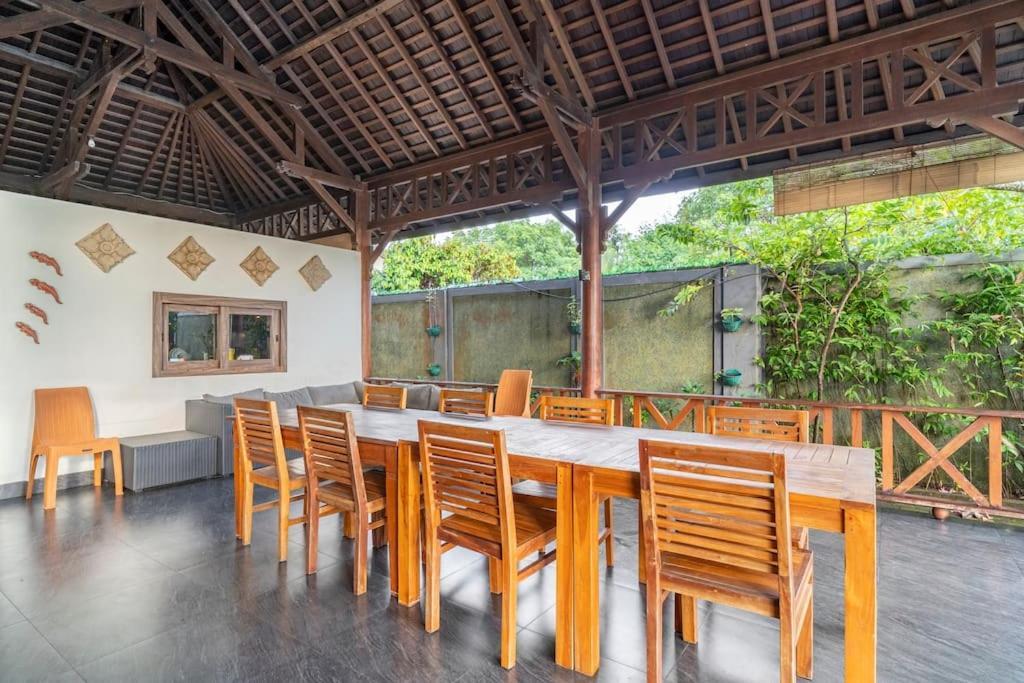 Villa Kenanga In Meninting By The Beach 마타람 외부 사진