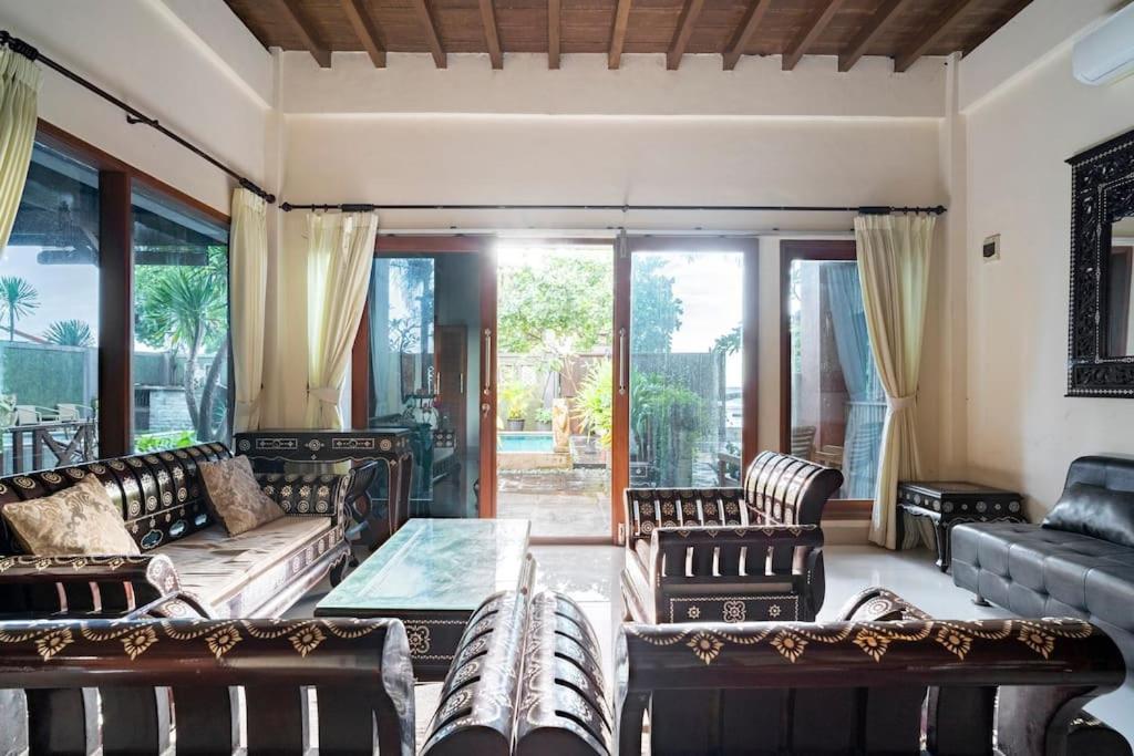 Villa Kenanga In Meninting By The Beach 마타람 외부 사진