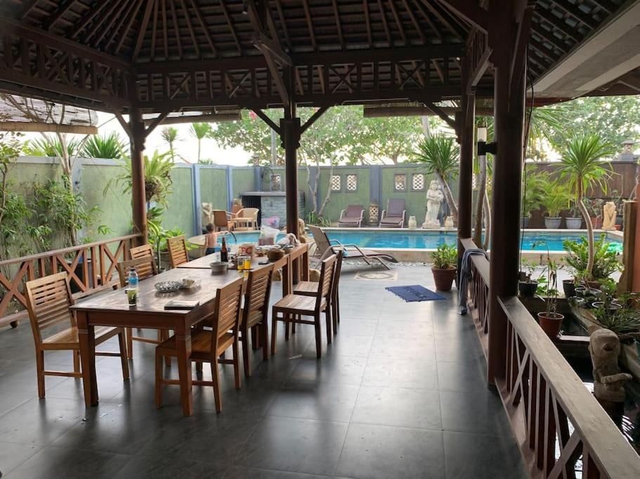 Villa Kenanga In Meninting By The Beach 마타람 외부 사진
