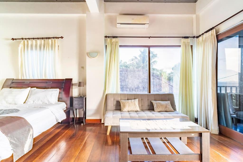 Villa Kenanga In Meninting By The Beach 마타람 외부 사진