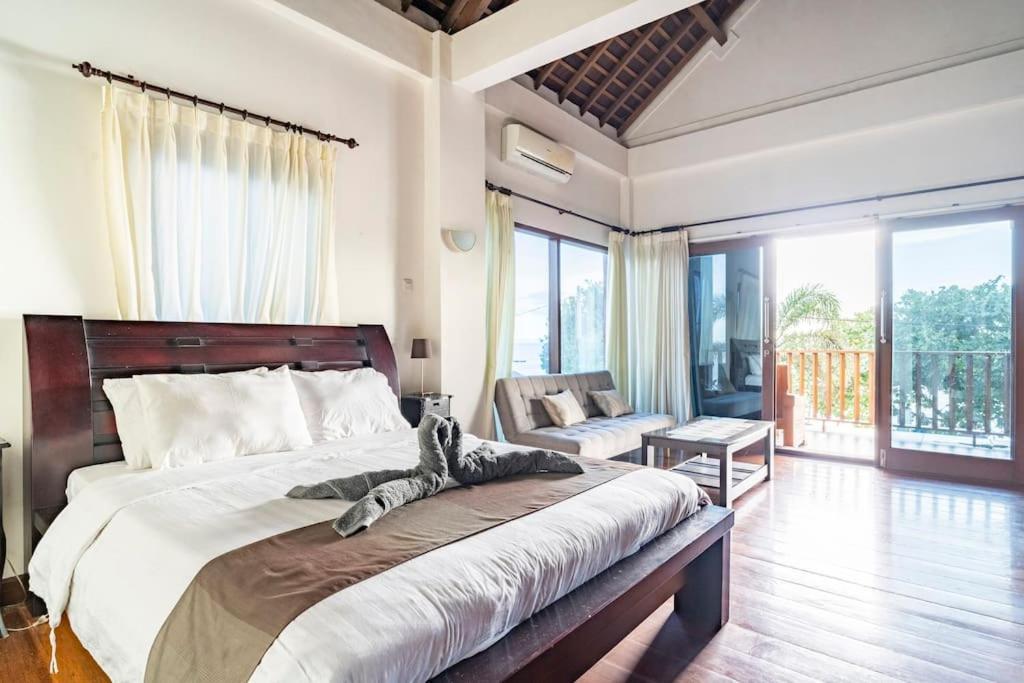 Villa Kenanga In Meninting By The Beach 마타람 외부 사진