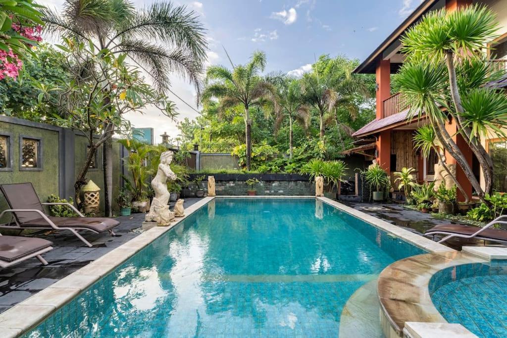 Villa Kenanga In Meninting By The Beach 마타람 외부 사진