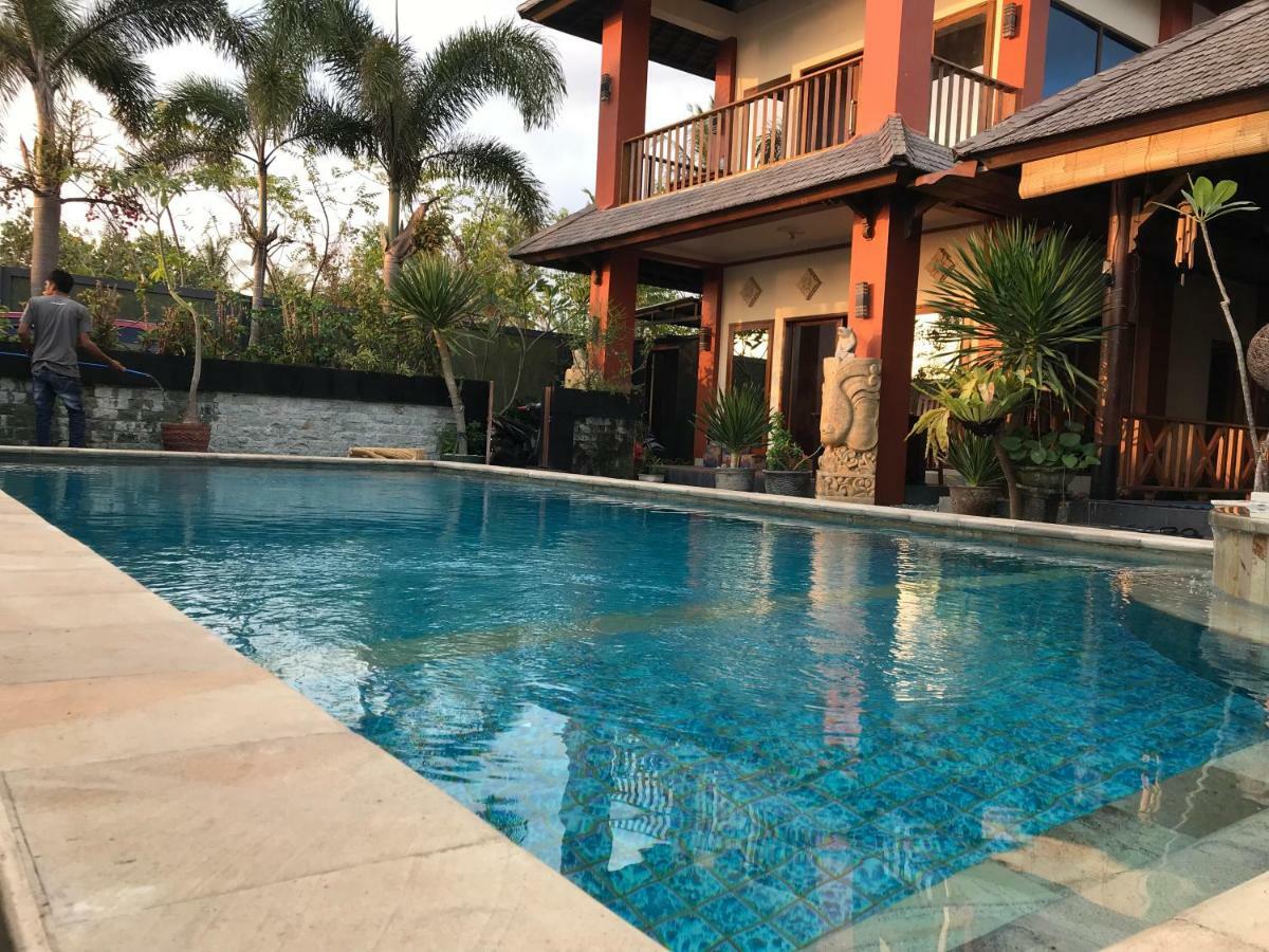 Villa Kenanga In Meninting By The Beach 마타람 외부 사진