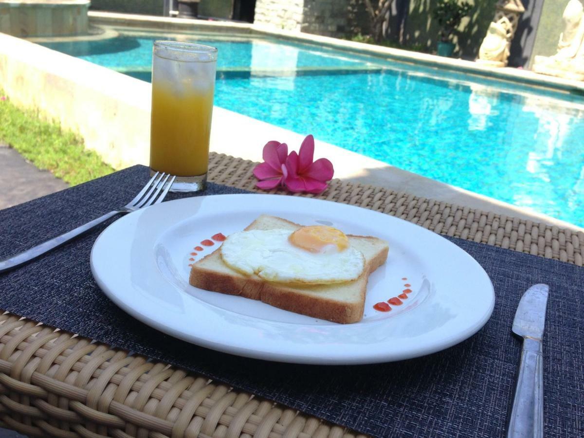 Villa Kenanga In Meninting By The Beach 마타람 외부 사진