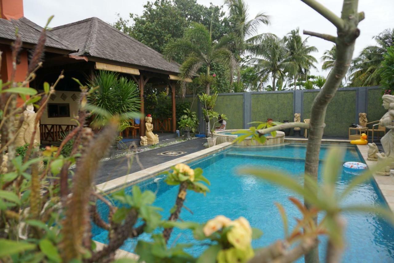 Villa Kenanga In Meninting By The Beach 마타람 외부 사진