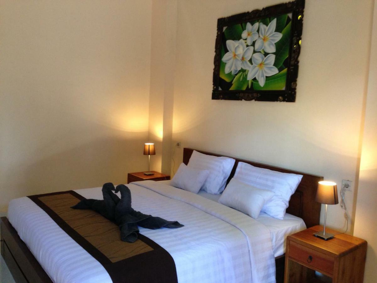 Villa Kenanga In Meninting By The Beach 마타람 외부 사진